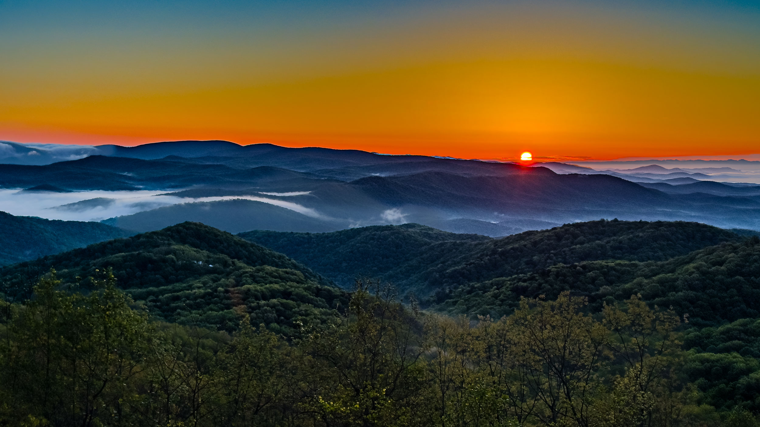 005 2026 04 26 blue ridge valley mist sunrise