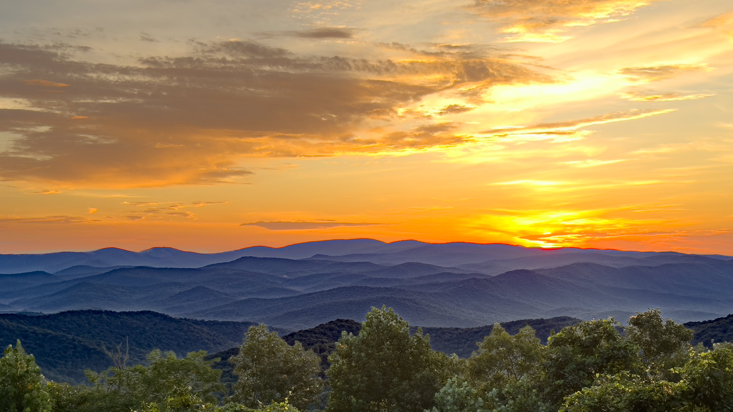 011 2025 07 31 golden summer sunrise over blue ridge