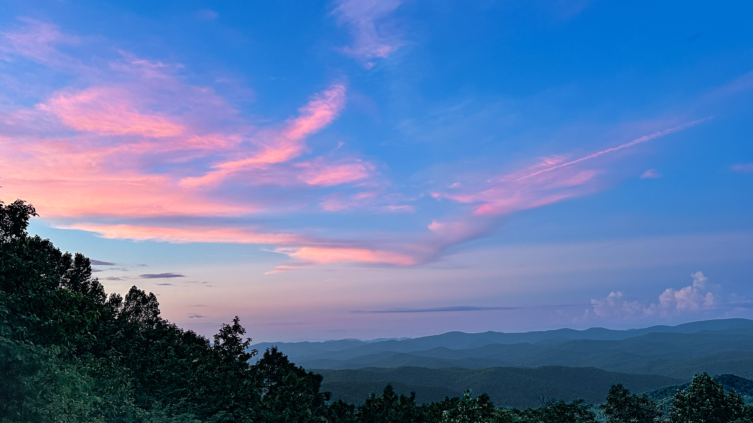 014 2025 08 14 pink and blue summer mountain dawn