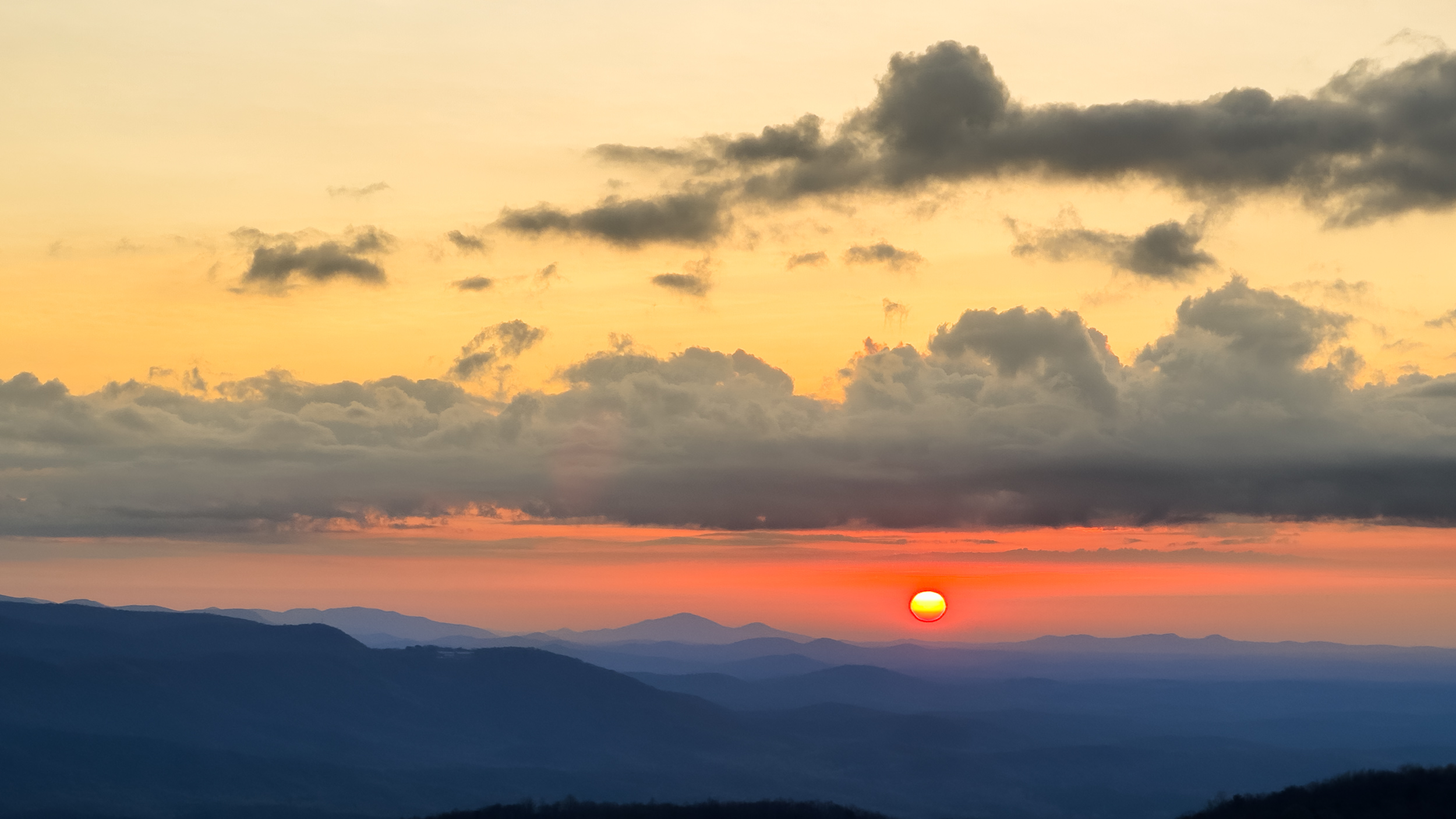 019 2026 04 02 cloud framed sunrise over blue ridge