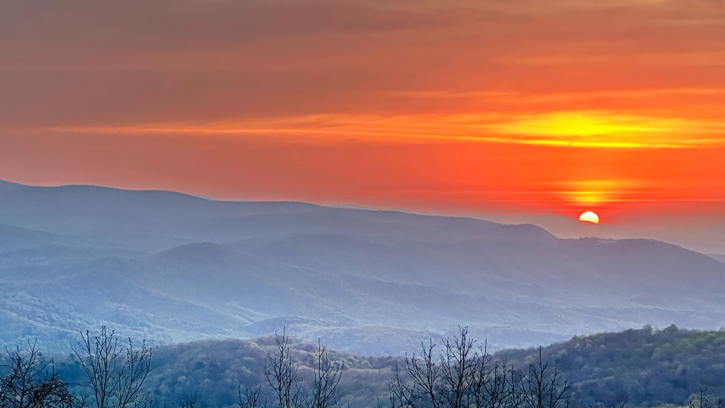 023 2025 04 19 red sun rising over blue ridge