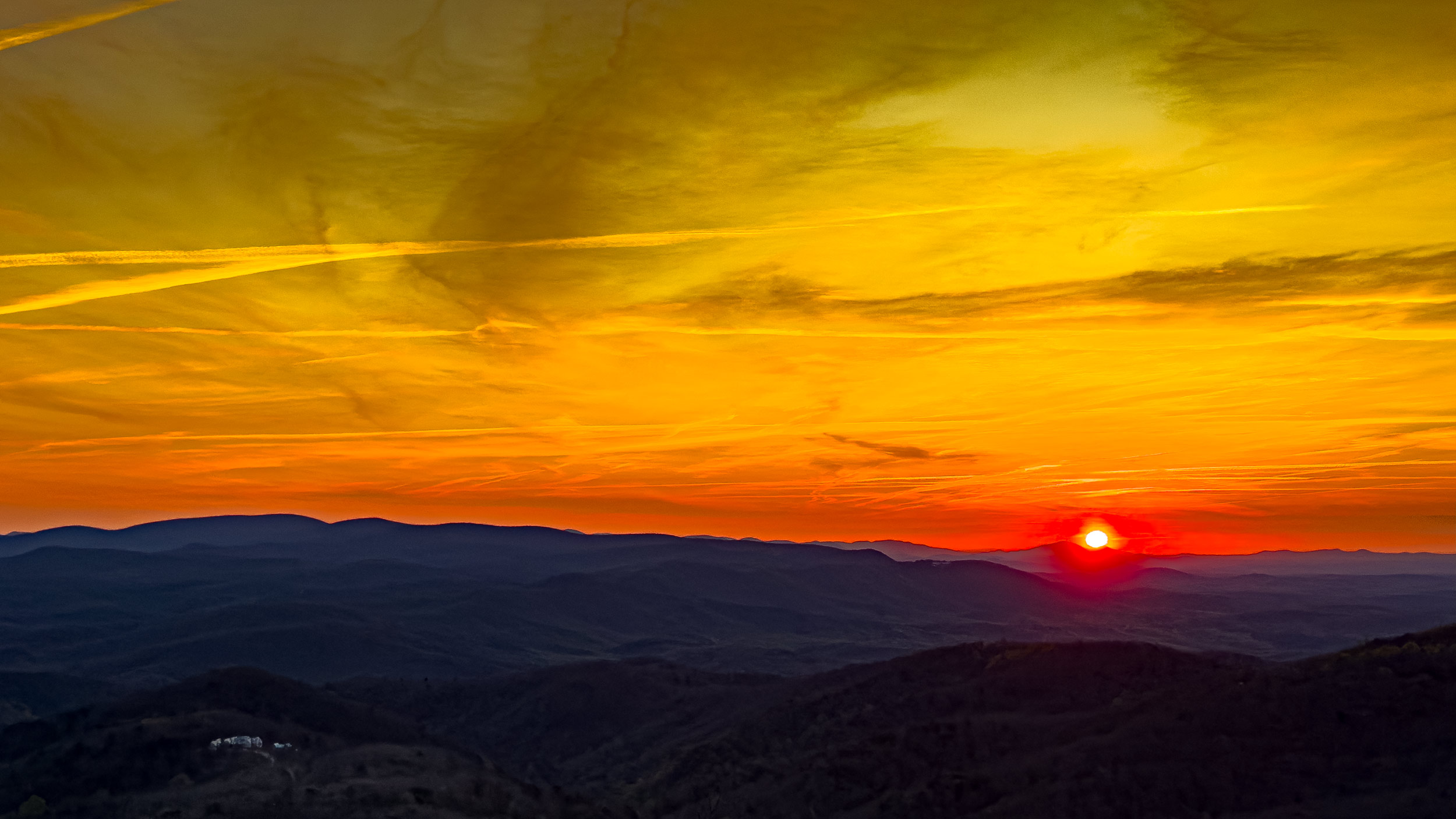 035 2026 04 08 gilded sunrise over blue ridge mountains
